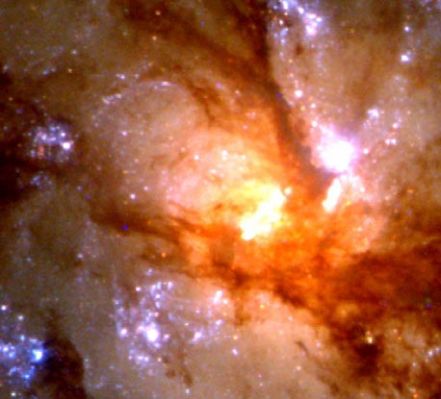 NGC 4038 and NGC 4039 - Deep Inside the "Antennae" Colliding Galaxies
"...Una volta chiesi al mio Professore di Astronomia che cosa pensasse della teoria relativa all'Universo inteso come uno spazio tendenzialmente infinito ma NON effettivamente infinito. Mi aspettavo un'illuminazione, un raggio di sapienza, una risposta capace di infondermi coraggio, nuovi sogni ed entusiasmi. E, in effetti, quella risposta arrivò".
"...E cioè? Che cosa disse?..."
"...Mi disse che non aveva idea di che cosa stessi parlando..."

P.C. Floegers - "Conversations"
Parole chiave: From Space Images