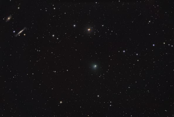 NGC 4754, NGC 4762 and Tempel 1 Comet
"...La tv sta diventando un culto osceno  terribile, scandito da riti demenziali officiati da sacerdoti dementi.
Pio XII sbagliava: la televisione non è sentina di vizio e teatrino delle vanità; è una gigantesca brain-machine che sta mutando la specie umana, sostituendo alla libertà, alla volontà e alla critica l’adesione incondizionata agli stereotipi di massa, decisi in qualche invisibile consiglio d’amministrazione..."

Paolo Cortesi - "La Televisione: il serpente sotto il letto"

"...La Televisione è la Realtà e la Realtà è Televisione..."

dal film "Videodrome"
Parole chiave: From Earth Images - Panther Observatory (Austria)