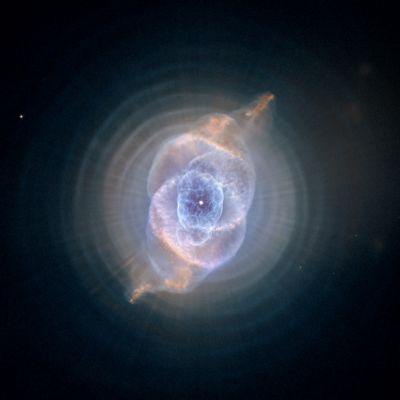 NGC 6543 "Cat's Eye"
"Se un gatto ci guarda, allora ci sentiamo osservati, scrutati, forse - talvolta - anche pesati e valutati. Reggere lo sguardo intenso di un gatto è difficile ed anche le azioni più ordinarie sono svolte in modo diverso, quando sappiamo che un gatto ci osserva. Noi, invece, possiamo fissare un gatto a lungo, cercando di infastidirlo o di farci notare, ma lui continuerà a leccarsi il pelo o ad osservare una mosca che danza sulla finestra o a riposare: i nostri giudizi, per il gatto, non hanno peso alcuno"

P.C. Floegers - "Conversations"
Parole chiave: Hubble Images