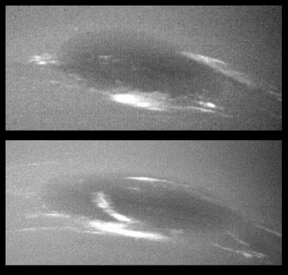 The clouds of Neptune (b/w) - 2
Ancora i "cirri" di Nettuno, ripresi dalla Sonda Voyager 2, mentre si spostano rapidamente nei pressi - e lungo i bordi, in particolare- della Grande Macchia Scura (o GDS, come dicono alla NASA). 
E' curioso pensare che i mutamenti del clima, su Nettuno, possano in qualche modo essere simili ai mutamenti di clima che possiamo riscontrare nel cielo della nostra Terra. 
Già, ma in fondo - a pensarci bene - le nuvole ed il vento devono essere fenomeni assolutamente universali. 
Certo, le nuvole di Nettuno non sono costituite da cristalli d'acqua, bensì da cristalli di metano ghiacciato ed i venti di Nettuno superano i 2000 Km orari. Ma le nuvole restano nuvole ed il vento - per quanto forte possa essere - rimane vento. Forse queste considerazioni sono banali, ma noi siamo convinti che, di tanto in tanto, sia una cosa giusta quella di pensare a quanto diversi, eppure quanto simili, possano essere i fenomeni della Natura qui, sulla Terra, o su Marte, o su Nettuno od ovunque - probabilmente - nell'Universo.
Parole chiave: Neptune's clouds