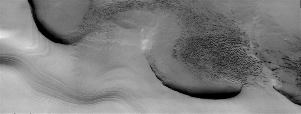 North Polar Landscape (Original NASA/2001 Mars Odyssey Orbiter b/w Frame)
Image information: VIS instrument;
Latitude: 83,6° North;
Longitude: 120,3° East;
Resolution: 40 meter/pixel.
Parole chiave: Mars from orbit - North Polar Features - Dark Dunes