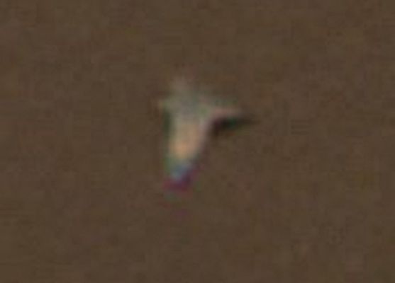 Another early "Surface Anomaly" - Sol 4
Secondo noi si tratta di un qualcosa di metallico, ma ammettiamo senza problemi che la nostra è solo una sensazione, determinata dai peculiari riflessi e dalla tessitura dell'oggetto il quale, man-made o natural che sia, non è certamente una roccia nè, tanto meno, un photoartifact.
Parole chiave: Martian Surface - Controversial Surface Feature - Controversial Frame