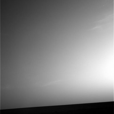 Clouds and a lonely star-like object in the sky - Sol 101
Sottili nuvole stratiformi intaccano con leggerezza il quieto cielo di Marte. In alto, quasi all'angolo superiore Dx del frame, uno star-like object (o un difetto dell'immagine?). Durante i primi mesi di esplorazioni e peregrinazioni, sono stati ripresi veramente svariati star-like objects (specie nelle belle fotografie dei tramonti e/o delle albe Marziane). Poi, improvvisi come erano arrivati, gli star-like objects sono spariti. Ed anche le immagini di albe e tramonti sono sparite.
Strano.
Parole chiave: Controversial Image