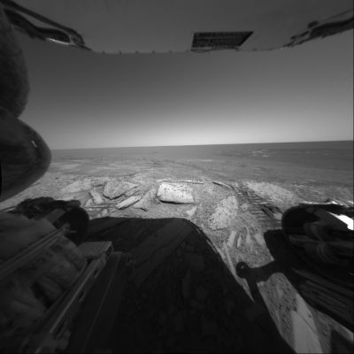Putting the "nose" inside... - Sol 133
Dopo essersi 'sporto' per qualche lunghissimo istante verso l'interno di Endurance, il Rover adesso avanza e, nel momento in cui viene ripresa questa immagine, la linea di confine che separa la pianura di Meridiani dall'interno di Endurance è già stata superata. Questa ripresa (che arriva dalla Rear HazCam) ci mostra il paesaggio alle 'spalle' di Opportunity: il deserto arancione (o verdastro?) di Meridiani Planum - Marte.

Caption NASA originale:"NASA's Mars Exploration Rover Opportunity looks back out at the plains of Meridiani Planum from the Rover's first dip inside the rim of Endurance Crater. Opportunity's Rear Hazard-Avoidance Camera took this picture during the Rover's 133rd Sol, on June 8, 2004".
Parole chiave: Martian Horizon - Meridiani Planum - Proximities of Endurance Crater's Rim