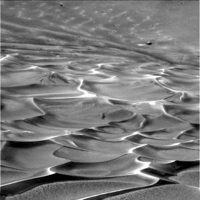 The "Dunes" of Endurance (1) - Sol 210
Una sequenza di 4 frames relativi alle "dune" che giacciono sul fondo di Endurance Crater e, presumibilmente, sul fondo di quasi tutti i crateri Marziani. Le riprese che Vi proponiamo sono state effettuate con diversi filtri/colore, in maniera tale da mettere in maggiore evidenza, di volta in volta, diversi dettagli. 
In tutta onestà, queste "dune" sono davvero difficili da affrontare, ma noi proveremo a fare un'ipotesi.
Parole chiave: Endurance Crater - unusual inner features