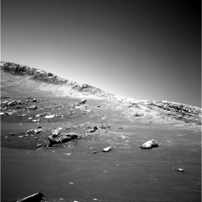 The "Magnificent Desolation" of Endurance Crater
Dopo la "Magnifica Desolazione" del Mare della Tranquillità (Luna, Apollo 11 - 1969), ecco un'altra "Magnifica Desolazione": il Cratere Endurance (Marte, Rover Opportunity - 2004). 
Le immagini che la NASA sta rilasciando, ultimamente, sembrano voler privilegiare il lato "estetico" dell'esplorazione e la cosa, pur se bella, a ben vedere ci suona piuttosto strana. 
Inoltre le immagini a colori (quasi/veri o quasi/falsi) sembrano essere del tutto sparite. Ma noi siamo pazienti e siamo anche sicuri del fatto che, prima o poi, ci arriverà una "grossa sorpresa" da Marte...
Parole chiave: Endurance Crater - unusual inner features