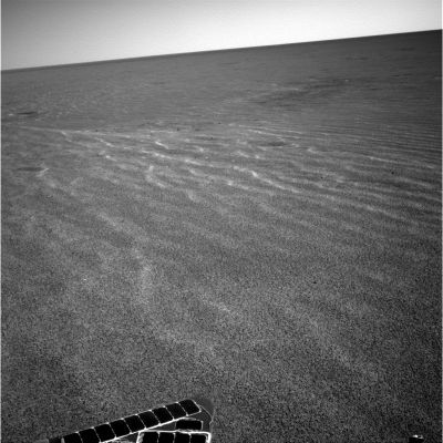 Out of Endurance Crater: the "orange" desert, again!
Veduta di Meridiani Planum, ovvero il "deserto arancione" (ma sarà poi davvero arancione?!?) che circonda il Cratere Endurance. Alla NASA dicono che il primo obbiettivo di Opportunity sarà lo Scudo Termico e poi...Avanti in direzione Sud, senza una mèta in particolare. Ora il Rover è fermo ed ha aperto i suoi pannelli per ricaricarsi; nei prossimi Soles, vedremo che cosa Marte ha in serbo per noi...
Parole chiave: Postcards from Mars
