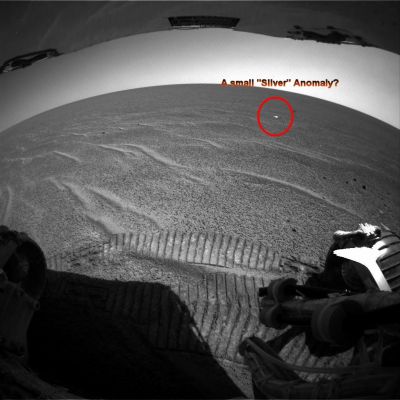 A new (small) "Silver Anomaly"? (context image) - Sol 321
Il Dr Barca, andando a ritroso fra le migliaia di frames Opportunity, si è specializzato nell'individuare (opera, credeteci, tutt'altro che semplice!) dettagli intriganti i quali, ora in toto ed ora in parte, ci riconducono a possibili Anomalie di Superficie le quali, a parte NASA ed ESA, cominciano ad essere chiare proprio a tutti gli Studiosi e gli Appassionati di "Marte & Dintorni".
In questo context frame, ritroviamo quel tipico effetto "goccia di luce" che, come abbiamo già detto in passato, evidenzia una iper-saturazione dell'immagine dovuta ad una eccessiva luminosit� dell'oggetto ripreso. 
Si tratta di un cristallo o di qualcosa di metallico?
O forse qualcosa di completamente diverso e, per certio versi, inatteso?

Andiamo a vedere il detail mgnf...
Parole chiave: Martian Surface - Controversial Surface Feature - Controversial Frame