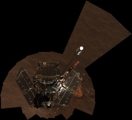 Opportunity's "Self-Portrait" - Sol 322 (Approximate True Colors; credits: NASA/JPL-Caltech)
Autoritratto (anzi: autoscatto), ricostruito frame dopo frame, di un Rover (Opportunity) i cui pannelli solari sembrano davvero ben puliti. Certo è che, dopo un anno di peregrinazioni in un deserto ed un'esposizione costante a nuvole di "polveri in sospensione", questo risultato ci sembra sorprendente. Quasi incredibile.
Anzi: diremmo POCO credibile!...
Comunque sia, guardate ancora una volta con attenzione i colori del suolo Marziano e poi confrontateli con l'auoritratto di Spirit.
Questa è la caption NASA:"NASA's Mars Exploration Rover Opportunity used its panoramic camera to take the images combined into this mosaic view of the rover. The downward-looking view omits the mast on which the camera is mounted. It shows Opportunity's solar panels to be relatively dust-free. The images were taken through the camera's 600-, 530- and 480-nanometer filters during Opportunity's 322nd and 323rd Martian Days".
Parole chiave: Postcards from Mars