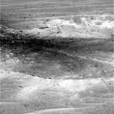 The Heat-Shield and its surroundings (2)
Il "cratere" da impatto prodottosi a seguito dell'urto dello Scudo con il Suolo Marziano. Così, ad occhio, sembrano vedersi delle aree "scure" che assomigliano a delle bruciature (ma potrebbe anche trattarsi di un'illusione causata dal particolare filtro-colore usato). Voi che ne dite?!?
Parole chiave: Heat-Shield and surroundings