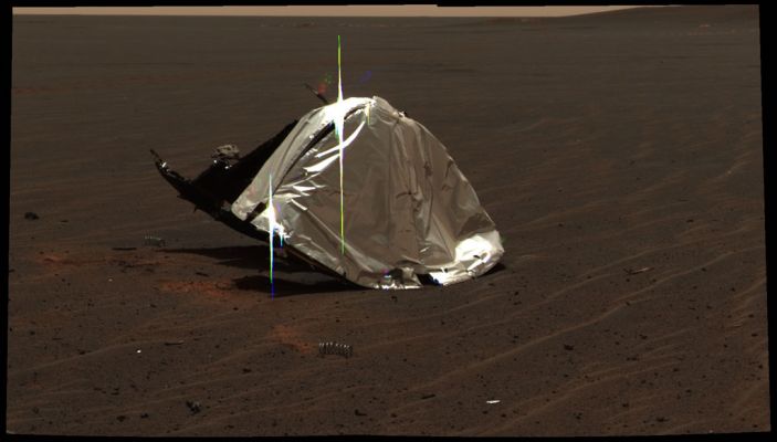 The Heat-Shield in "approximately true colors" on Sol 335
Lo Scudo Termico viene qui ripreso, durante il Sol 335 e sempre in colori "approssimativamente veri" (!!!), da una distanza di circa 10 metri. Il fatto che al Controllo Missione dicano che lo Scudo si è "rivoltato come un guanto" ci fa sorridere. E' evidente, infatti, che il calore generatosi a causa dell'attrito durante la discesa e l'urto (rovinoso) contro la superficie di Marte, abbiano causato una serie di pesantissime deformazioni a questa componente della Sonda, ma forse occorrerebbe che il Controllo Missione ci  spiegasse meglio che cosa intende per "turned itself inside out" (rivoltarsi come un guanto). Uno Scudo Termico che si sia "rivoltato come un guanto", infatti, non crediamo proprio che avrebbe potuto effettivamente ed efficacemente proteggere il suo prezioso carico (e cioè il Rover)... Forse è solo questione di intendersi sul significato delle parole (le traduzioni, spesso, sono ingannevoli). O forse alla NASA si sta cercando di creare "stupore e confusione" anche su questioni banali...
Parole chiave: The Heat-Shield