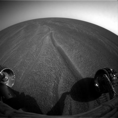 Heading to "Argo"!
Caption NASA originale:"The Rover Opportunity spent 181 Soles inside Endurance Crater, furthering our knowledge of ancient water on Mars. After that challenging work, it spent 25 Soles investigating the heat shield that protected it on its way through the martian atmosphere and the nearby meteorite that was the first discovered on another planet. Opportunity is saying 'so long' and heading south for a small crater referred to as "Argo".
Parole chiave: Mars Panorama