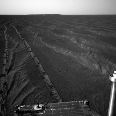 The "distant shine" of the Heat-Shield... (3)
vedi commento al frame precedente
Parole chiave: Heat-Shield and surroundings
