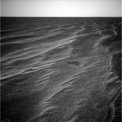 Dunes... - Sol 366
EccoVi una bellissima distesa di Side-Winders: ora, dato che più procediamo nell'esplorazione del Pianeta Rosso e più ci rendiamo conto che la comprensione dei fenomeni che lo caratterizano è quanto mai complessa, Vi invitiamo a riflettere su tutto quello che abbiamo detto sino ad ora e poi, Scienza Convenzionale alla mano, Vi invitiamo a formulare delle ipotesi capaci di rispondere alla domanda: le dune di Marte da CHI o da CHE COSA sono prodotte se il vento, a quanto pare, non può esserne l'autore?
Parole chiave: Mars dunes
