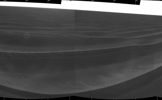 Full Panorama on Sol 383 - Side-Winders and Solar Panels (2)
Le tracce dei Dust-Devils sono, secondo alcuni, i cd. Wind-Streaks (--->Strisce di Vento) che segnano gran parte della superficie del Pianeta Rosso. Si tratta, per l'esattezza, di striature decisamente nette e profonde (talvolta di colore chiaro, altre volte di colore scuro) che risultano ben visibili anche agli occhi delle Sonde che si trovano in orbita intorno a Marte (abbiamo svariate immagini di Wind-Streaks visti dall'alto nelle Gallerie "Mars in Colors" e "Mars and His Moons"). Questi Dust-Devils, di fatto, "marcano" il loro passaggio "lucidando" (in un certo senso) le superfici sulle quali transitano - e non importa che si tratti di sabbie, o rocce, o pareti interne e mura dei crateri. Quello che vediamo, dopo il passaggio di un Dust-Devil, è una "striscia" (ora chiara, ora scura) che si distingue nettamente dal resto del paesaggio circostante.
Profondamente diverse da queste "strisce" sono, come potete vedere e constatare Voi stessi, i "Side-Winders". 
Parole chiave: Mars Panorama