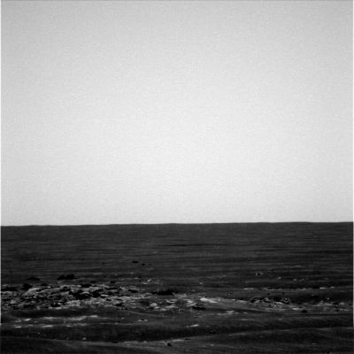 Approaching a new buried crater? - Sol 417
Ad una ventina di metri di distanza (supponiamo) dal Rover, ci sembra di vedere una pietraia o, più probabilmente, quello che resta di una parete di un cratere ormai sepolto. La qualità del frame è piuttosto scarsa ed il Centro Controllo Missione non ha ancora trovato il tempo di informare il pubblico sul target che Opportunity sembra aver inquadrato e che si sta avvicinando. Probabilmente, lo ripetiamo, si tratta solo di un antico cratere semi-sepolto.
Staremo a vedere...
Parole chiave: Mars rocks, sand and debris