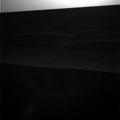 Side-Winders in the evening...
Le tenebre scendono rapidamente sul paesaggio di Meridiani, ma nell'oscurità incombente ancora si distinguono i "dorsi" di qualche Side-Winder. 
Sono le 16:42 MLT.
Parole chiave: Postcards from Mars