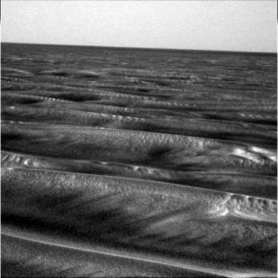Very unusual terrain around Opportunity (1)
Si tratta di immagini ancora una volta di qualità non buona, ma che già ci lasciano molto perplessi: questi rilievi che Opportunity ha fotografato già alcune centinaia di volte durante il suo Sol 442 che cosa sono? Si tratta dei consueti Side-Winders (magari un pò più 'lavorati' sulle loro creste), oppure siamo in presenza di un rilievo diverso? Un misto, magari, fra le sabbie dense e collose alle quali ci siamo da tempo abituati, i Side-Winders e degli affioramenti di roccia? 
O forse si tratta del cosiddetto "etched terrain" che circonda il Cratere Erebus e di cui la NASA vuol cercare di capire la struttura e composizione? 

Dobbiamo aspettare ancora alcuni Soles, prima di avere qualche ragguaglio: per adesso - come spesso siamo costretti a fare... - possiamo solo ipotizzare.
Parole chiave: Mars Panorama