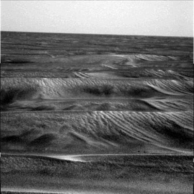 Very unusual terrain around Opportunity (3)
Qualche nota: il primo ed il secondo frame sono stati ottenuti usando il filtro/colore 2, mentre il terzo è stato ottenuto usando il filtro/colore 1. Il primo scatto della mini-serie che Vi mostriamo è stato effettuato alle ore 13:38:13 MLT; l'ultimo, quasi 5 minuti dopo: esattamente alle ore 13:43:00 MLT.
Parole chiave: Mars Panorama