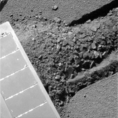Slowly going out - Sol 470
La manovra di 'uscita' che Opportunity sta ponendo in essere è di certo la più complessa e rischiosa sino ad ora svolta: un errore, magari dettato da fretta o superficialità, e la Missione può finire repentinamente ed in maniera decisamente ingloriosa.
Alla NASA, dunque (ed a ragione) si prendono tempo e si muovono con estrema calma e cautela, contando sul fatto che, non muovendosi il Rover, la situazione resta esattamente così come è adesso. 
Ma ne siamo sicuri?
A quanto pare, alla NASA danno assolutamente per scontato che, ora e nel prossimo futuro, le condizioni meteo saranno del tutto ininfluenti sulla situazione di Opportunity . 
Ma, diciamo noi, se il vento Marziano si mette a soffiare 'seriamente', così come esso - a quanto dice la stessa NASA - ha creato i Side-Winders e le dune in cui il Rover si è infossato, così pure potrebbe arrivare a coprire del tutto i "solchi" scavati dalle ruote di Opportunity e quindi bloccarla per sempre!
Parole chiave: Martian Dunes