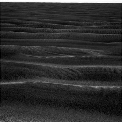 A boundless sea of dunes...On the way to Erebus (4) - Sol 512
D'altro canto, se Opportunity riuscisse nell'opera di attraversare questa trappola sabbiosa (sand-trap, come definita dalla NASA stessa) che � diventato il deserto di Meridiani Planum, allora l'insabbiamento di 5/6 settimane nella Duna Purgatorio diventerebbe, a nostro modo di vedere, completamente assurdo (tecnicamente) ed ingiustificabile (nella durata).

E' solo una questione di logica e di coerenza, secondo noi: quella logica e quella coerenza che, purtroppo, stiamo vedendo - nel quadro di questa Missione - sempre di meno.
Parole chiave: Mars dunes - Side Winders