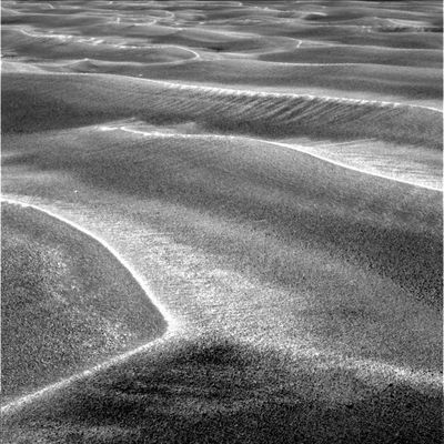 Erebus Highway (3) - Sol 529
"...And have you noticed how the terrain seems to be changing as we get south of Purgatory? Fewer tall dunes, more pebbles in the troughs, even what might be tiny outcrops of bedrock? I don't want to jump to conclusions, but the driving definitely looks a little nicer here than it did a hundred meters back...".

Source: Steve Squyres - Principal Investigator Mars Rovers
Parole chiave: Mars Panorama - Side Winders