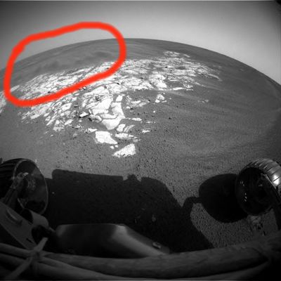The "quality" of some of the Opportunity Frames... (1) - Sol 569
Le medesime considerazioni svolte per "alcuni" degli Spirit Frames relativi al Sol 589 devono essere ripetute per questa ed altre immagini ottenute dal Rover Opportunity durante il Sol 569 di viaggio, sempre in direzione del Cratere Erebus.
Un suggerimento: per valutare il nostro sospetto di "tampering" di questo frame in maniera adeguata, portatelo sino al full-size e poi provate a confrontare quelle che sembrano delle semplici "sabbie smosse dal vento" (e perciò offuscate) ad altre zone sabbiose similari e sempre riprese dalla Front o dalla Rear HazCam del Rover. 
Non Vi sarà difficile notare che, in questo caso (come in altri simili da noi già stigmatizzati in passato), la 'nebbiosità' del frame sembra (e dobiamo dire "sembra" perchè la Verità non ci illudiamo di possederla al 100%...) il prodotto di un "passaggio di aerografo digitale" (tipo l'Airbrush di Paint Shop Pro) su qualche dettaglio che non esiteremmo a definire "scomodo" per poter essere offerto "al naturale" ed in Mondovisione... 
Parole chiave: Mars Panorama - Controversial