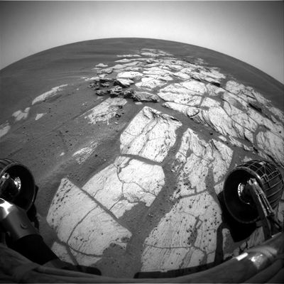 Front view: the "Paving" of Erebus Crater - Sol 592
nessun commento
Parole chiave: Erebus Crater