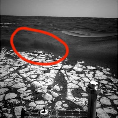 On the rim of Erebus Crater (15) - Sol 601
Cerchiatura Rossa: una evidente abrasione digitale
Parole chiave: Erebus Crater