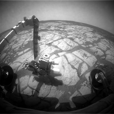 Front View (4) - Sol 638
Original caption:"Right Front Hazard Camera Non-linearized Full frame EDR acquired on Sol 638 of Opportunity's mission to Meridiani Planum at approximately 12:10:17 MLT".
Parole chiave: Mars Panorama - Meridiani Planum - Erebus Area