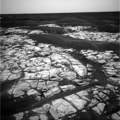 Erebus Crater (4) - Sol 645
Original caption:"Left Nav-Cam Non-linearized Full frame EDR acquired on Sol 645 of Opportunity's mission to Meridiani Planum at approximately 12:36:23 MLT".
Parole chiave: Erebus Crater
