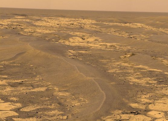 Erebus - Sol 652/663 (1)
Un'immagine (al pari di quelle che seguiranno) teoricamente realizzata in "almost true colors" (...using 430-, 530- and 750-nanometer filters...), ma, in pratica - e secondo noi, ovviamente -, "colorata a mano", usando un programma tipo Jasc paint Shop Pro o equivalente).

Insomma: interessanti da guardare ma...ambigue.
Parole chiave: Mars Panorama - Erebus Area - Controversial
