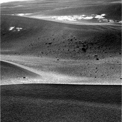 Huge waves of sand! - Sol 669
Original caption:"Left Pan-Cam Non-linearized Full frame EDR acquired on Sol 669 of Opportunity's mission to Meridiani Planum at approx. 17:02:37 MLT.
Camera commanded to use Filter 4 (601 nm)".
Parole chiave: Martian Dunes - Meridiani Planum - Erebus Area