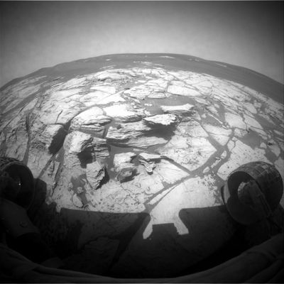 Facing a strange outcrop (1) - Sol 671
Original caption:"Right Front Haz-Cam Non-linearized Full frame EDR acquired on Sol 671 of Opportunity's mission to Meridiani Planum at approximately 11:10:10 MLT".

Questo outcrop era già stato ripreso in passato e, come potrete vedere, anche il MI di Opportunity ci regalerà dei dettagli ravvicinanti afferenti la tessitura di questa incredibile formazione. Dettagli che, per tanti ordini di motivi, rendono questa caratteristica della superficie di Meridiani Planum, area Erebus Crater, non solo affascinante, ma anche suggestiva e molto misteriosa.
Parole chiave: Outcrops - Erebus Crater