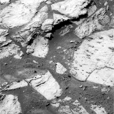 Beautiful Paving, with "Razor-blades" and "Berries" - Sol 679
Original caption:"Right Pan-Cam Non-linearized Full frame EDR acquired on Sol 679 of Opportunity's mission to Meridiani Planum at approximately 12:39:07 MLT.
Camera commanded to use Filter 5 (904 nm)".
Parole chiave: Martian Paving - Erebus Area