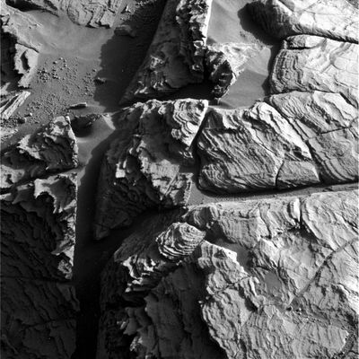 Stratifications... (1) - Sol 690
Original caption:"Left Pan-Cam Non-linearized Full frame EDR acquired on Sol 690 of Opportunity's mission to Meridiani Planum at approximately 16:07:40 MLT. Camera commanded to use Filter 7 (432 nm)". 
Parole chiave: Martian Rocks near Erebus Crater