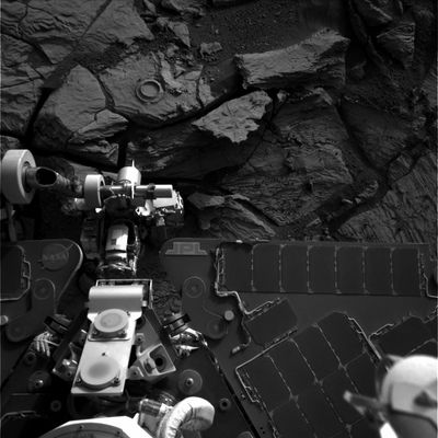 ManMade and MarsMade - Sol 697
Original caption:"Right Nav-Cam Non-linearized Full frame EDR acquired on Sol 697 of Opportunity's mission to Meridiani Planum at approximately 16:41:36 MLT".
Parole chiave: Martian Outcrops - Erebus rim
