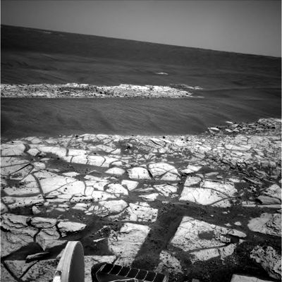 The "Martian Erasers" are back! (2) - Sol 707
Original caption:"Right Nav-Cam Non-linearized Full frame EDR acquired on Sol 707 of Opportunity's mission to Meridiani Planum at approximately 13:12:04 MLT".
Parole chiave: Mars Panorama - Erebus Area - possible digital alterations
