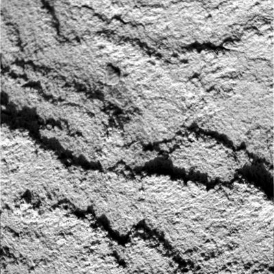 Deep inside the "Outcrops" of Erebus Crater (2)
Ovviamente si tratta, in questo caso come nel precedente, di frames ottenuti da Opportunity usando il Microscopic Imager. 
I dettagli che emergono da queste - bellissime, anche se quasi sempre del tutto ininterpretabili - immagini, ci lasciano vedere delle strutture che mostrano una matrice (a nostro modesto parere, ovviamente) organica e non sedimentaria o vulcanica.
Insomma: volendo utilizzare terminologie ed elementi di comparazione di tipo "terrestre", noi diremmo che i rilievi che si vedono in questi frames (ed in tanti altri similari), potrebbero essere dei residui organici fossili assimilabili (usiamo questo paragone per aiutarVi a comprendere la nostra particolare visualizzazione) a "strutture coralline".

Si tratta di un'ipotesi azzardata? 
Forse, ma non lo è certo di più dell'ipotesi NASA secondo cui questi rilievi sono delle semplici evidenze di stratificazioni sedimentarie o - addirittura - outcrops di possibile matrice ignea (vulcanica).
Parole chiave: Microscopic Imager (MI) - Controversial Frame