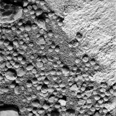 Martian berries' close-up - Sol 723
Caption originale:"Microscopic Imager Non-linearized Full frame EDR acquired on Sol 723 of Opportunity's mission to Meridiani Planum at approximately 15:17:21 MLT, Microscopic Imager dust cover commanded to be OPEN".
Parole chiave: Microscopic Imager (MI)