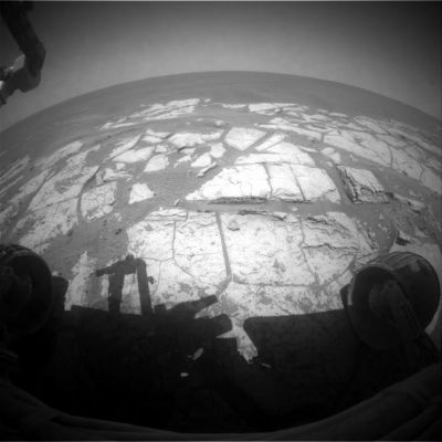 Beautiful outcrops and foggy horizon (2) - Sol 725
Caption originale:"Right Front Haz-Cam Non-linearized Full frame EDR acquired on Sol 725 of Opportunity's mission to Meridiani Planum at approximately 12:05:56 MLT".
Parole chiave: Martian Outcrops and Horizon - Erebus Area