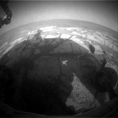 Beautiful outcrops and foggy horizon (3) - Sol 725
Caption originale:"Right Front Haz-Cam Non-linearized Full frame EDR acquired on Sol 725 of Opportunity's mission to Meridiani Planum at approximately 16:08:29 MLT".
Parole chiave: Martian Outcrops and Horizon - Erebus Area