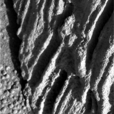 Razorblades: detail mgnf (4) - Sol 732
Caption originale:"Microscopic Imager Non-linearized Full frame EDR acquired on Sol 732 of Opportunity's mission to Meridiani Planum at approximately 14:17:11 MLT.
Microscopic Imager dust cover commanded to be OPEN".
Parole chiave: Microscopic Imager (MI) - Outcrops' edges near Erebus