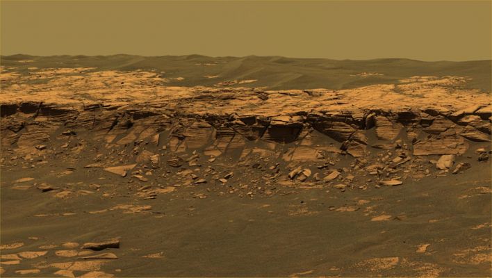 Payson Outcrop (2) - Sol 744
Le immagini che formano questa veduta dell'outcrop chiamato Payson sono indubbiamente belle e di grande impatto visivo: discreta è anche la loro definizione. Per quanto attiene, invece, il "colorito" della superficie e del cielo Marziano...Diciamo che se Marte è davvero come la NASA cerca - disperatamente - di dire e di far vedere, queste immagini si palesano come del tutto improbabili: perchè, infatti, si dovrebbe continuare a definire Marte - come fa la NASA - "Pianeta Rosso" quando il suo cielo e le sue sabbie sono verdi?!? C'è qualcosa che non va, non credete?!? 

E chissà come saranno le foto a colori (se mai ne vedremo qualcuna) che inizieranno ad arrivarci dalla Sonda Mars Reconnaissance Orbiter, ormai nell'imminenza della sua inserzione orbitale...
Parole chiave: Erebus' Rim Area