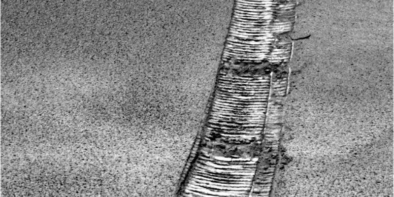 Track (1) - Sol 764
Caption NASA originale:"Left PanCam Non-linearized Sub-frame EDR acquired on Sol 764 of Opportunity's mission to Meridiani Planum at approximately 12:58:45 MLT.
Camera commanded to use Filter 2 (753 nm)".
Parole chiave: Martian "disturbed" Soil - Meridiani Planum