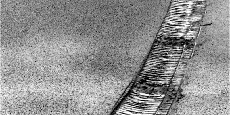 Track (3) - Sol 764
Caption NASA originale:"Right PanCam Non-linearized Sub-frame EDR acquired on Sol 764 of Opportunity's mission to Meridiani Planum at approximately 13:04:24 MLT.
Camera commanded to use Filter 7 (1009 nm)".
Parole chiave: Martian "disturbed" Soil - Meridiani Planum