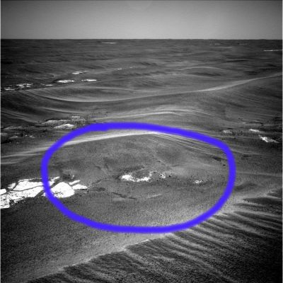 Panorama (2) - Sol 766
Cerchiatura Blu: ancora le "Clessidre Marziane" di cui ci ha parlato il Dr Pullini le quali ci ricordano che la superficie di Meridiani Planum - almeno apparentemente... - sta affondando!
Parole chiave: Martian Surface - Martian Sandglasses - Meridiani Planum