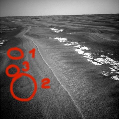 Panorama (4) - Sol 766
Cerchiature Rosse: mini-crateri...
Parole chiave: Martian Surface - minicraters - controversial