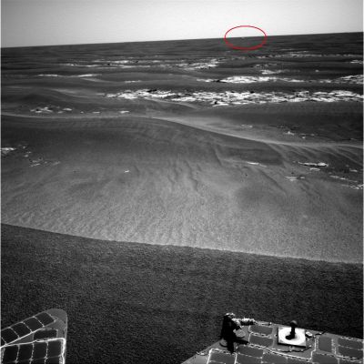 What's down there?!? - Sol 775
Nella Cerchiatura Rossa, una segnalazione (acuta) del nostro Amico (e Socio) Gianluigi Barca: che cosa si "solleva" dalla superficie di Marte (o, se non Vi soddisfa questa domanda, provate ad ingrandire l'immagine e poi chiedeteVi "perchè alcuni pixels sono stati - ed in maniera oltremodo evidente - pasticciati"?!?).
Parole chiave: Mars Panorama - Controversial