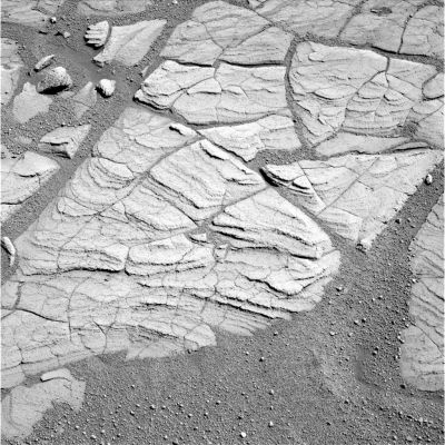 Razor-blades & recent water... (2) - Sol 791
In June, the sand was dry and cracks were filled in or worn away.
Cracks do form in drying mud, but this is not mud, Sumner said. There was no explanation for the formation of these types of cracks in sulfate sands before Opportunity landed, she said. Chavdarian also looked at two types of thin, brittle fins poking a few inches out of the desert sand, usually facing into the wind. The most common type was found only in January, when the sand was moist. Chavdarian and Sumner think that the fins are formed when water seeps into cracks in the sand, carrying minerals with it. The water evaporates away, leaving behind those minerals, which are exposed as the wind blows sand away. Windblown material sticks to the exposed fin, making it larger and stronger.
If the cracks and fins seen by Opportunity on Mars are formed in the same way as the features at White Sands, it would provide evidence for water at the surface of Mars away from the Polar Ice Caps, which are mostly formed by CO2 and water ice.
Parole chiave: Martian Surface - Layered features and Razorblades